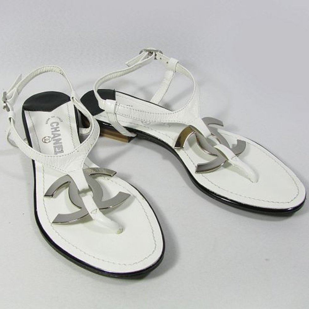 AUTHENTIC Chanel CC logo flat sandals white C2286